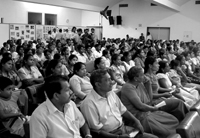 スリランカ全土から被災したマイノリティの証言集会「津波民衆法廷」に集った被災者たち（8月27日、コロンボ）